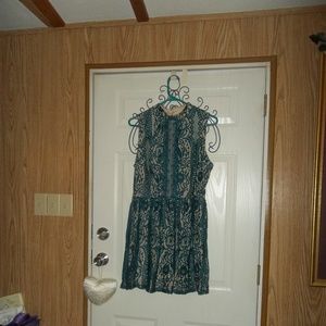 BNWT Beautiful Green Lacey Dress Keyhole Back